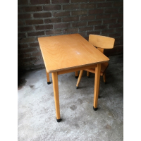 Vintage kleutertafeltje met stoeltje nr 321